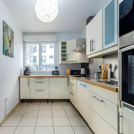 A - Moderne Pres De L'aeroport アパート *