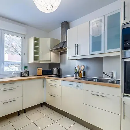 A - Moderne Pres De L'aeroport オルリー