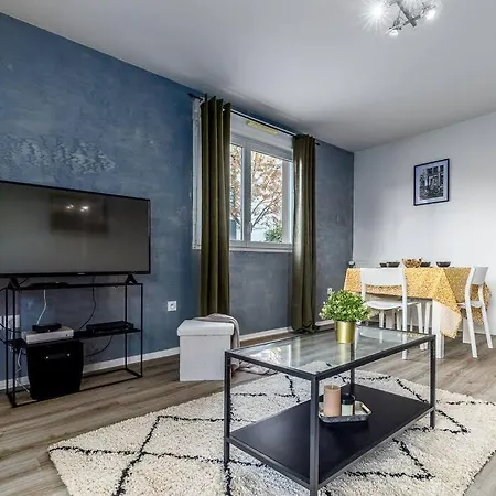 A - Moderne Pres De L'aeroport オルリー