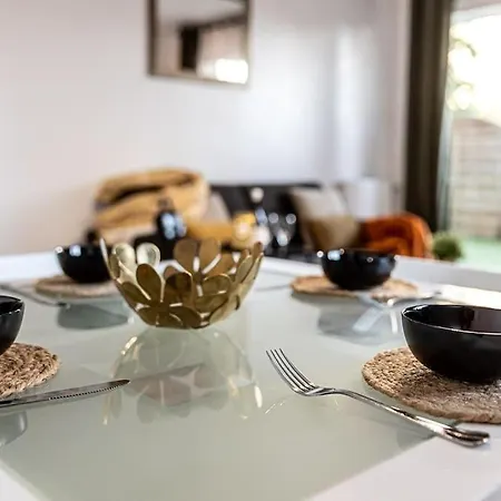 A - Moderne Pres De L'aeroport オルリー