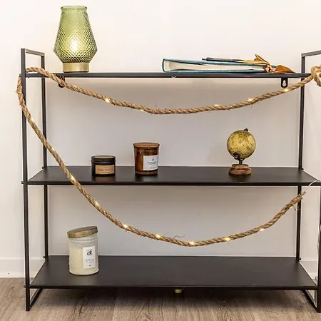 A - Moderne Pres De L'aeroport