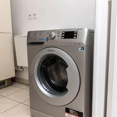 A - Moderne Pres De L'aeroport * オルリー