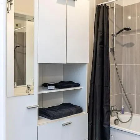 A - Moderne Pres De L'aeroport オルリー